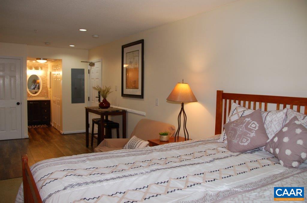 2076 Stone Ridge Wintergreen, VA 22967 - Photo 3 of 4 a bed room with a bed and a lamp