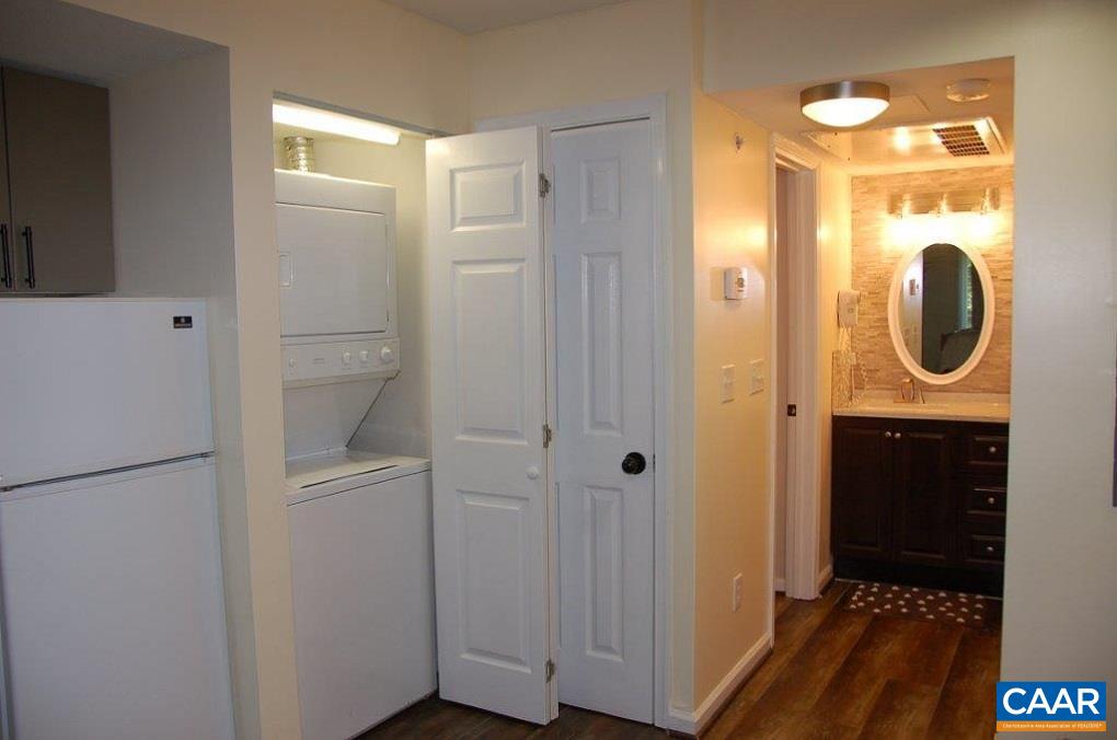 2076 Stone Ridge Wintergreen, VA 22967 - Photo 4 of 4 a bathroom with a shower and a sink