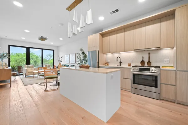 $465,600 | 2209 South 1st Street, Unit 313, Austin, TX 78704