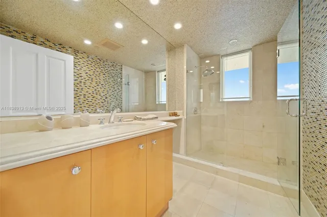 $18,250 | 17875 Collins Avenue, Unit 4205, Sunny Isles Beach, FL 33160