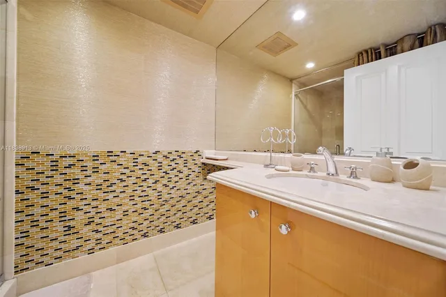 $18,250 | 17875 Collins Avenue, Unit 4205, Sunny Isles Beach, FL 33160