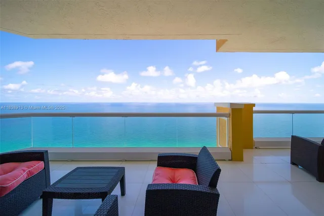 $18,250 | 17875 Collins Avenue, Unit 4205, Sunny Isles Beach, FL 33160