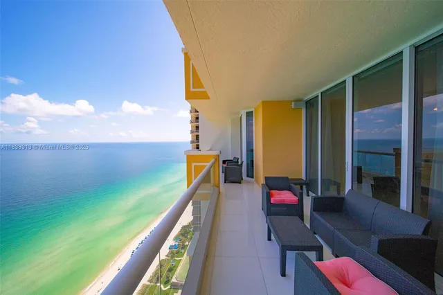 $18,250 | 17875 Collins Avenue, Unit 4205, Sunny Isles Beach, FL 33160