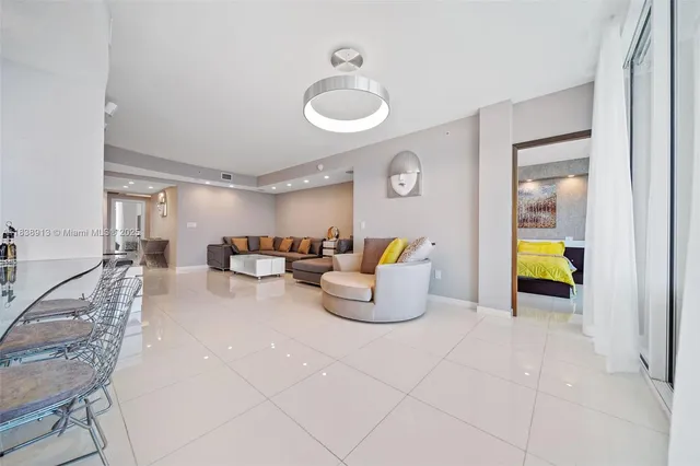 $18,250 | 17875 Collins Avenue, Unit 4205, Sunny Isles Beach, FL 33160