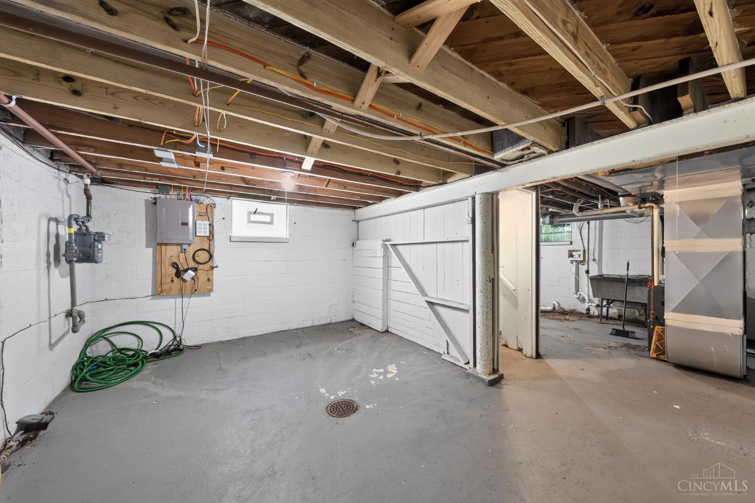 5804 Argus Road Cincinnati, OH 45224 - Photo 27 of 30