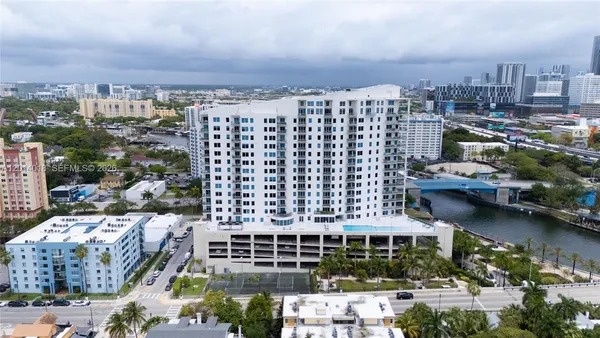 $3,000 | 10 Southwest South River Drive, Unit PHI01, Miami, FL 33130