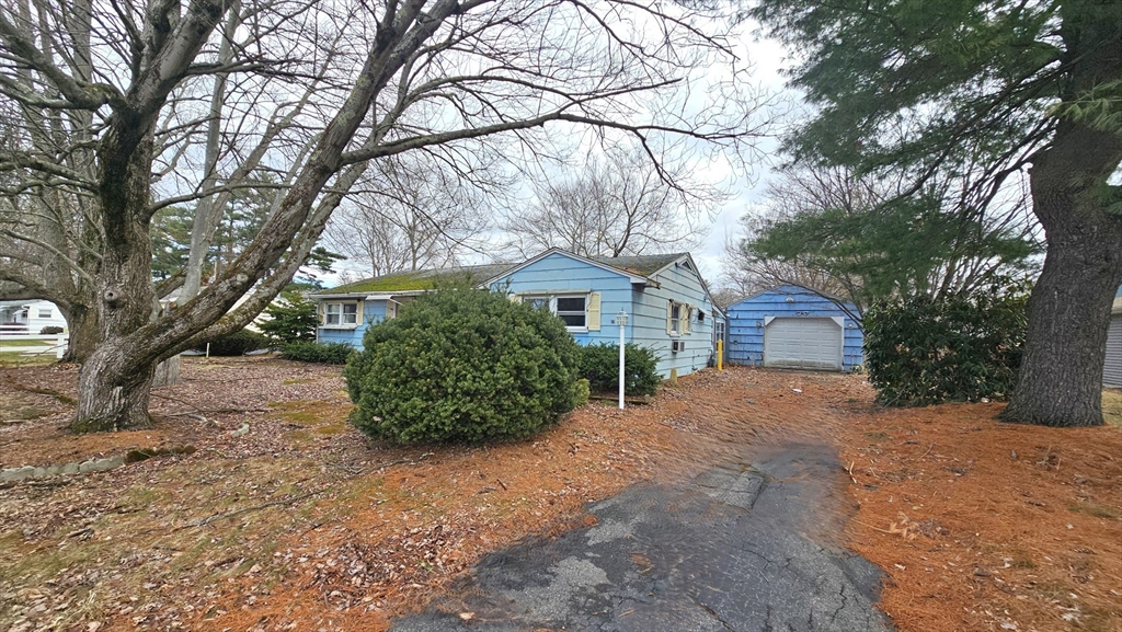 49 Corcoran Boulevard Springfield, MA 01118 - Photo 2 of 22