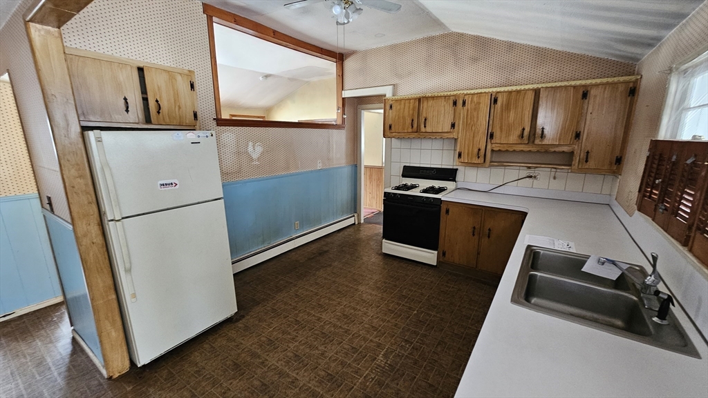 49 Corcoran Boulevard Springfield, MA 01118 - Photo 4 of 22