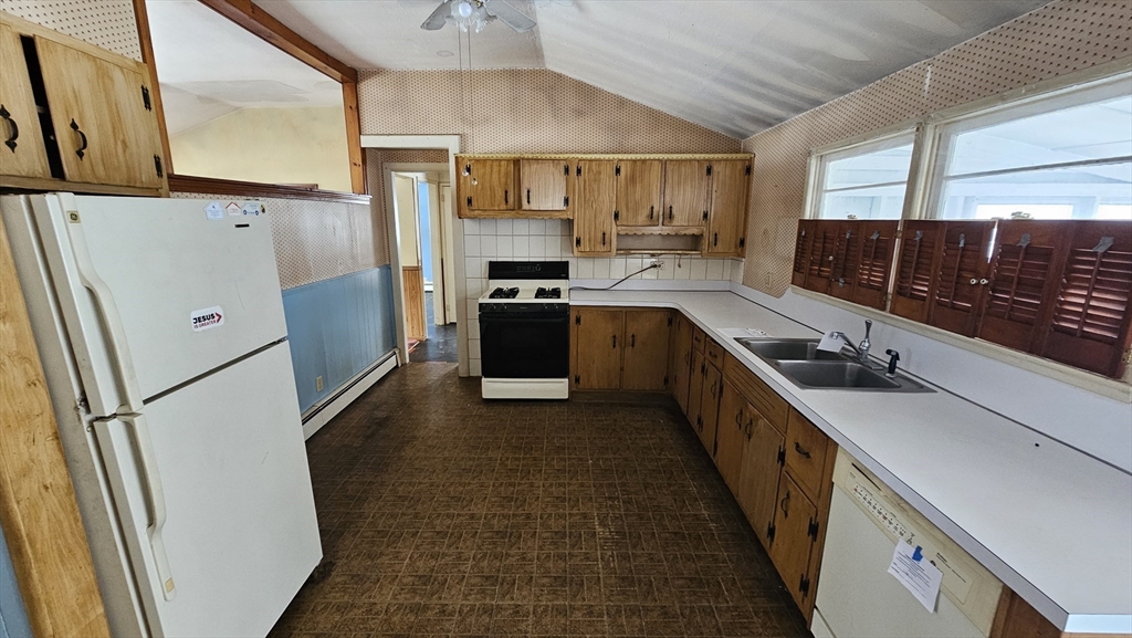 49 Corcoran Boulevard Springfield, MA 01118 - Photo 5 of 22