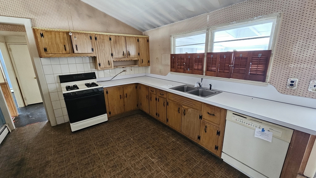 49 Corcoran Boulevard Springfield, MA 01118 - Photo 6 of 22