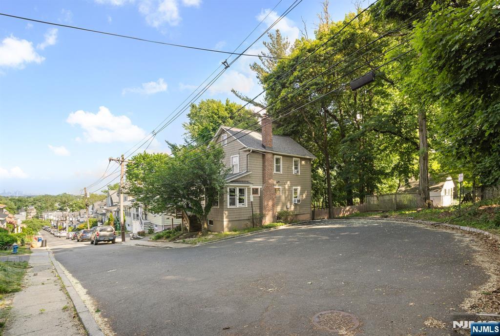 51 Ridgehurst Road West Orange, NJ 07052 - Photo 23 of 28