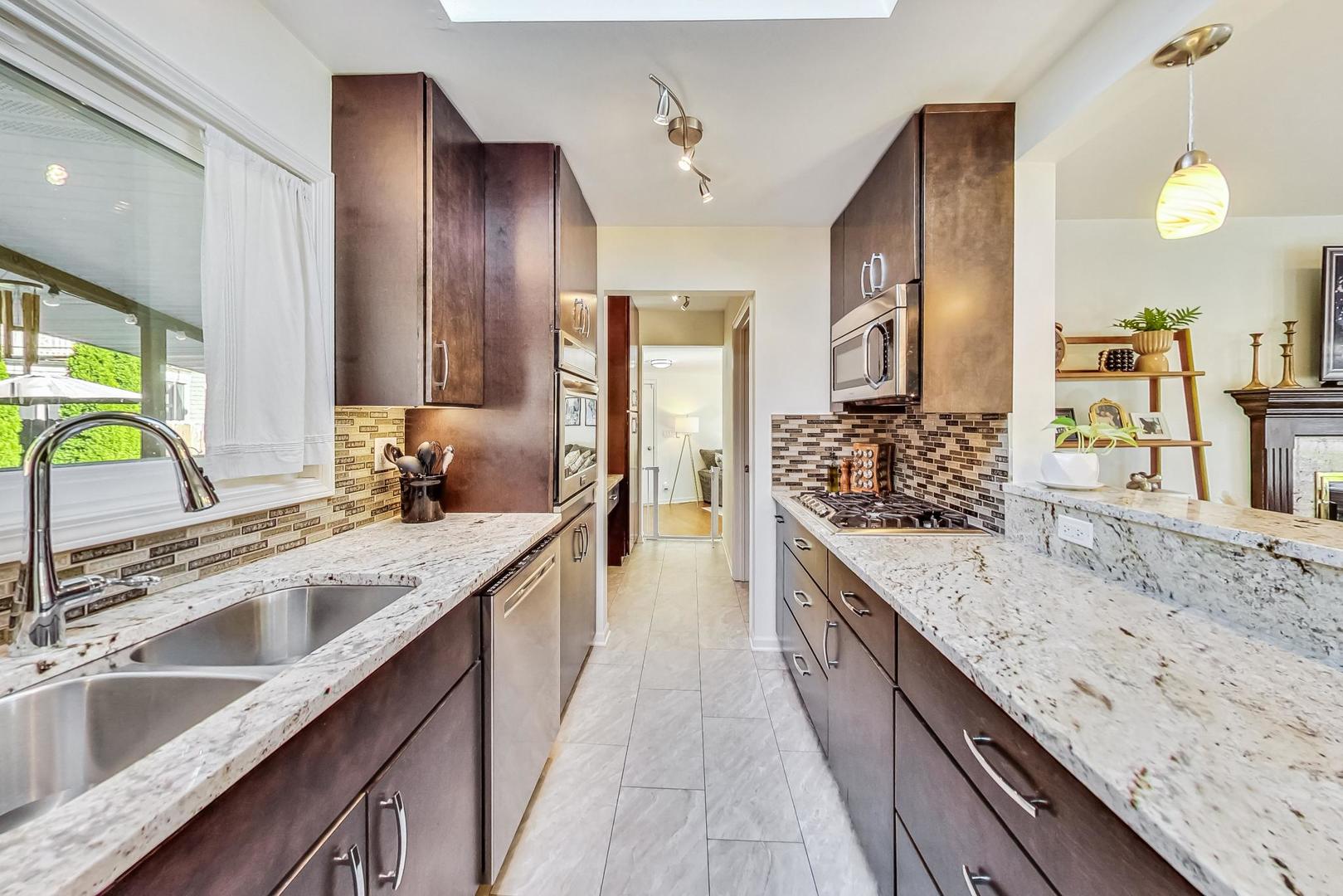 705 North County Line Road Hinsdale, IL 60521 - Photo 14 of 44
