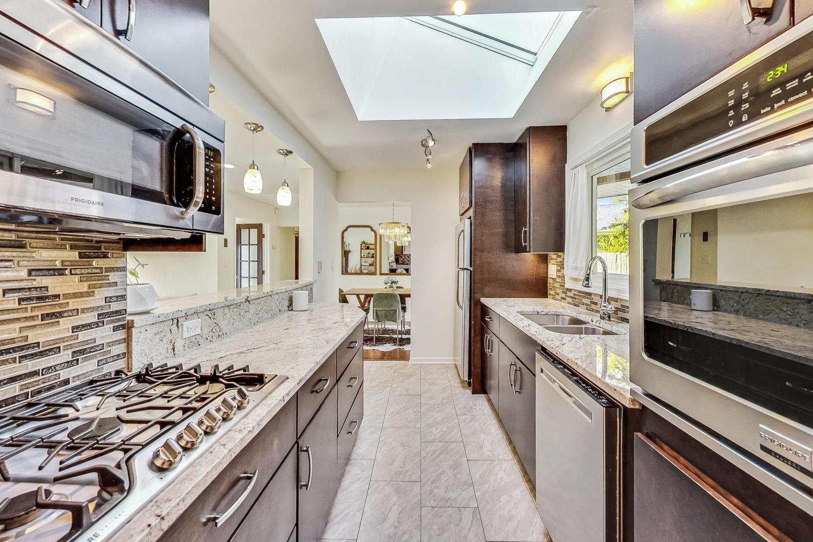 705 North County Line Road Hinsdale, IL 60521 - Photo 16 of 44