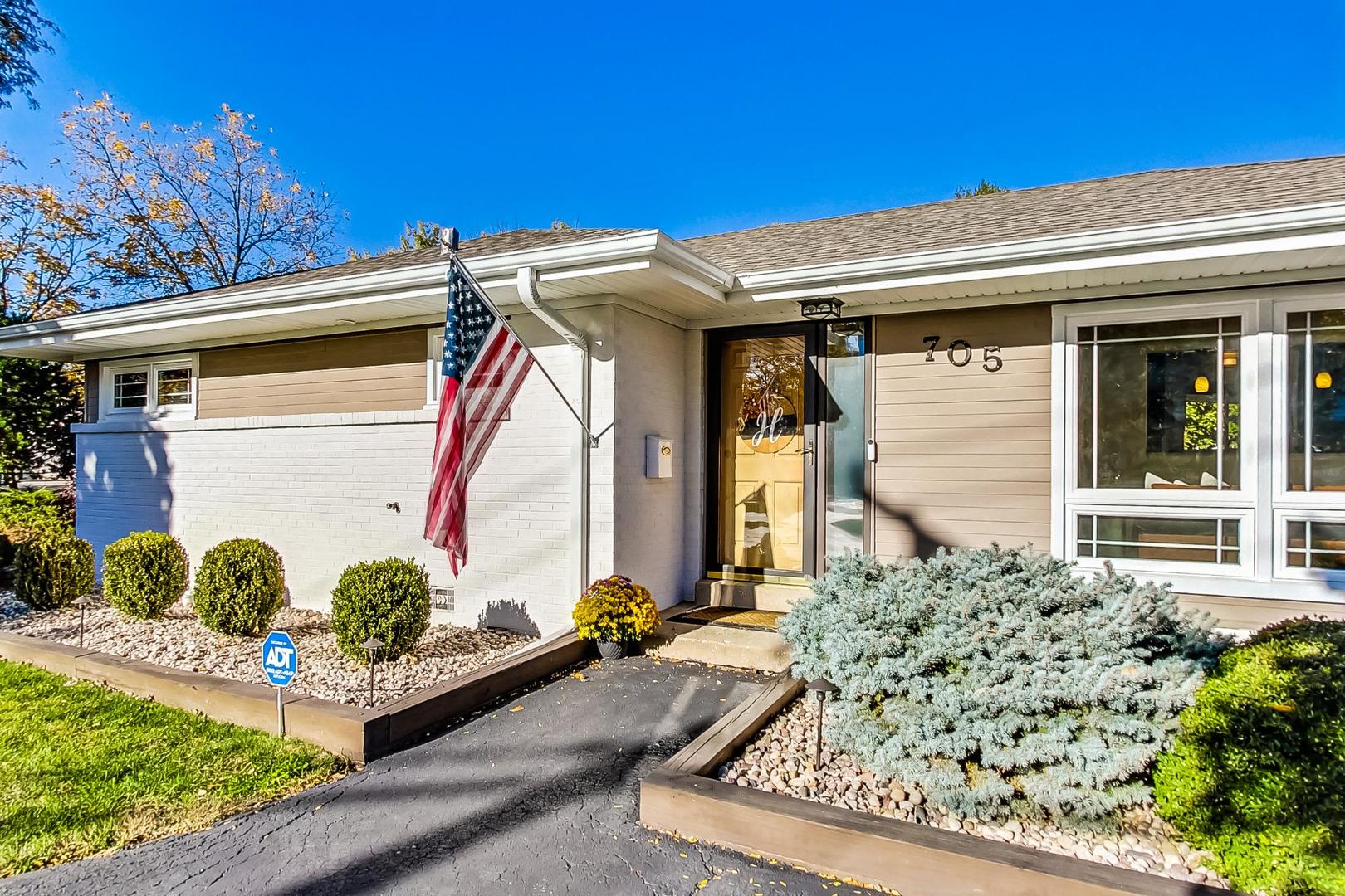 705 North County Line Road Hinsdale, IL 60521 - Photo 2 of 44