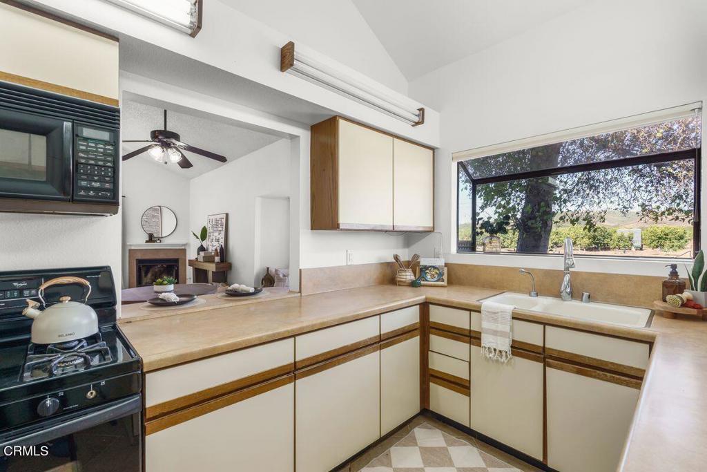 9540 Telegraph Road, Unit 16 Ventura, CA 93004 - Photo 10 of 72 kitchen