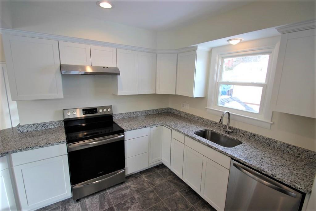 113 Howe Street Methuen, MA 01844 - Photo 5 of 25 Gallery Image 5