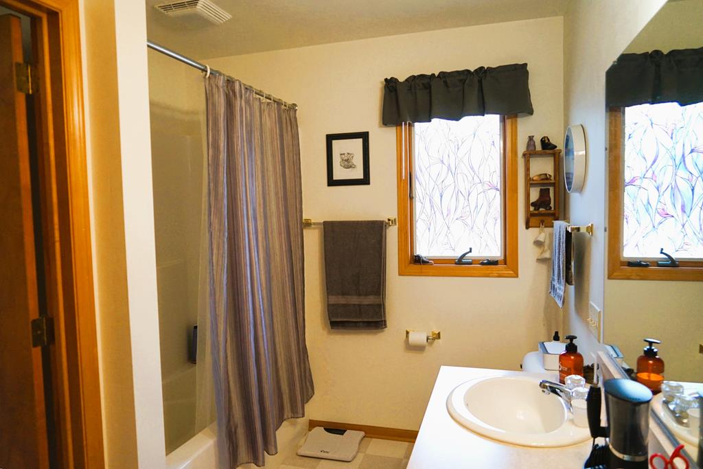 420-424 North Park Road Algoma, WI 54201 - Photo 26 of 34 424 Main Flr Bth Wlks Thru to Main Bdrm