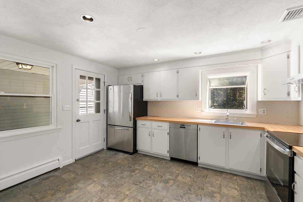 20 Selfridge Road Bedford, MA 01730 - Photo 6 of 34 Gallery Image 6