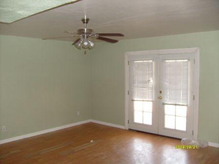 7 West Harwell Rd., Unit Q Phoenix, AZ 85041 - Photo 6 of 16 Living Room