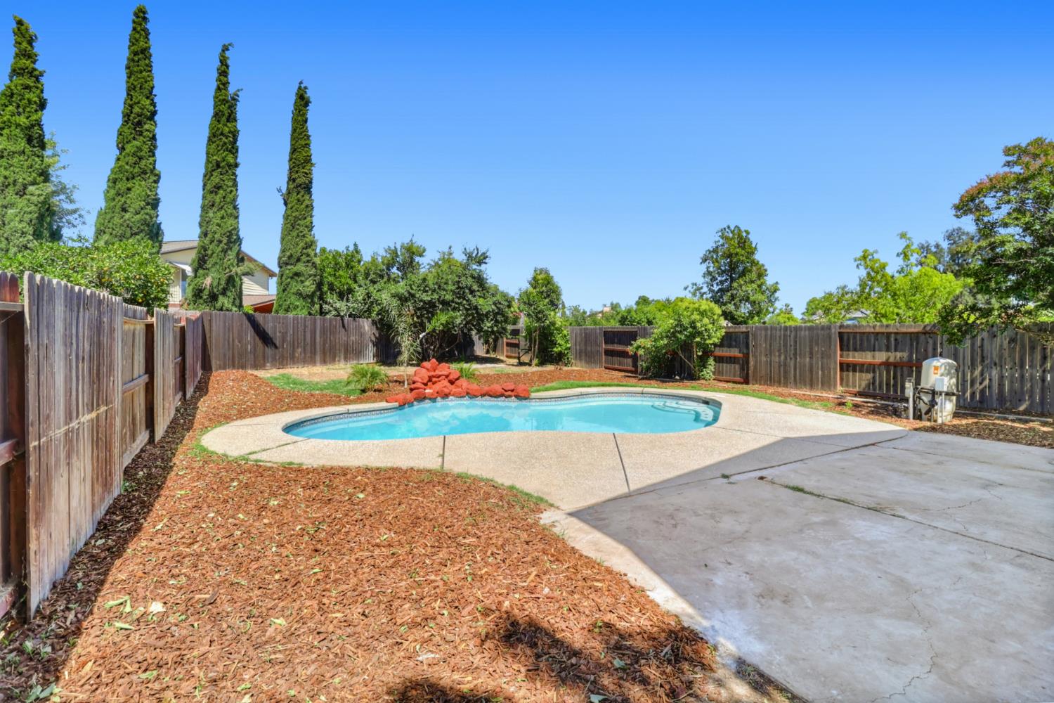7521 Delta Pointe Way Sacramento, CA 95823 - Photo 41 of 48