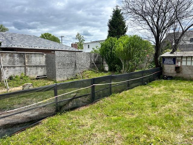 157-60 12th Road Queens, NY 11357 - Photo 6 of 10 a view of outdoor space and yard