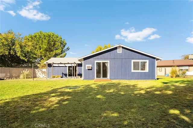 a view of a yard in front of the house