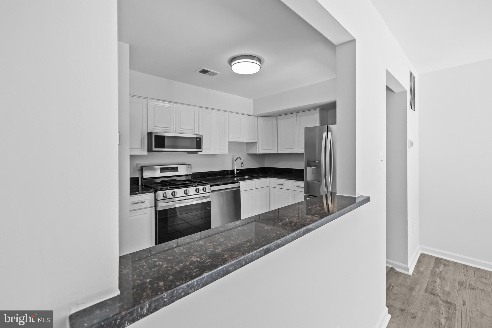 11924 Travistock Court Reston, VA 20191 - Photo 12 of 41