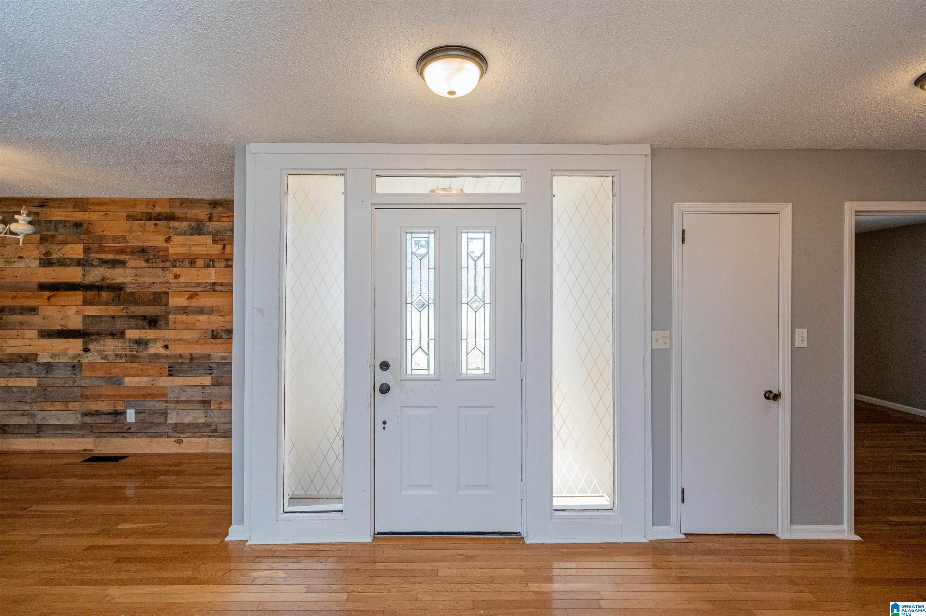 718 Valleyview Road Pelham, AL 35124 - Photo 4 of 43