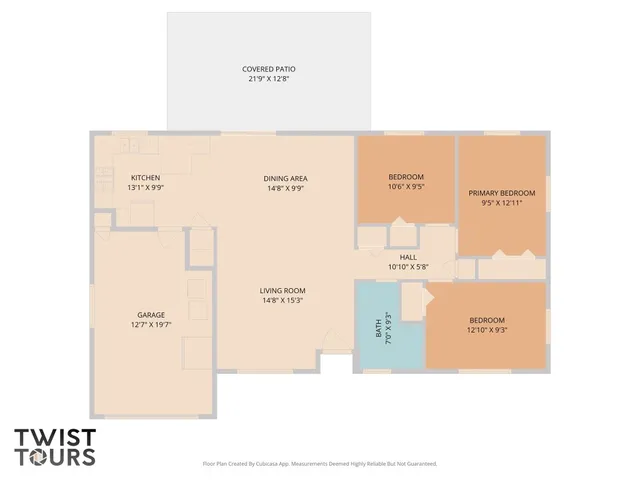 a view of a back yard of the house