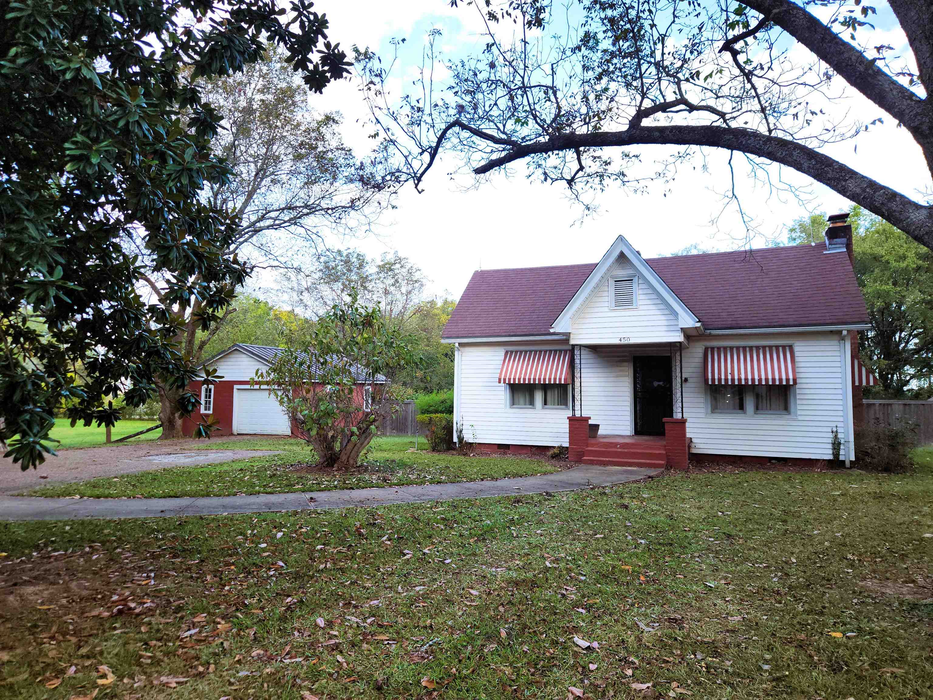 450 Fletcher Road Collierville, TN 38017 - Photo 7 of 25 a front view of a house with garden
