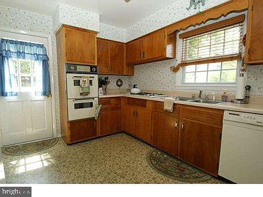 8446 Chippewa Road Philadelphia, PA 19128 - Photo 8 of 25