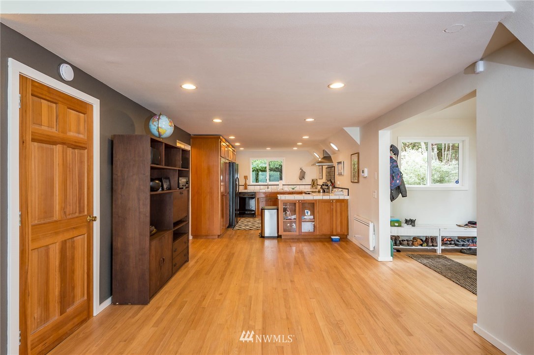 26905 Hake Road Southwest Vashon, WA 98070 - Photo 8 of 24 Gallery Image 8