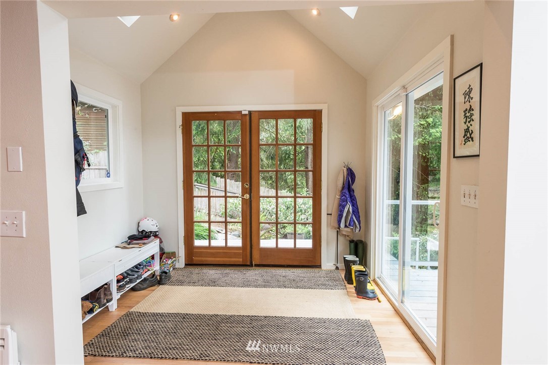 26905 Hake Road Southwest Vashon, WA 98070 - Photo 10 of 24 Gallery Image 10