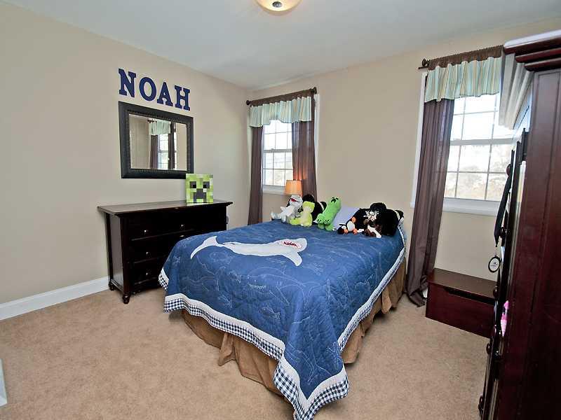 111 Cherrytree Road Carnegie, PA 15106 - Photo 11 of 14 Bedroom.