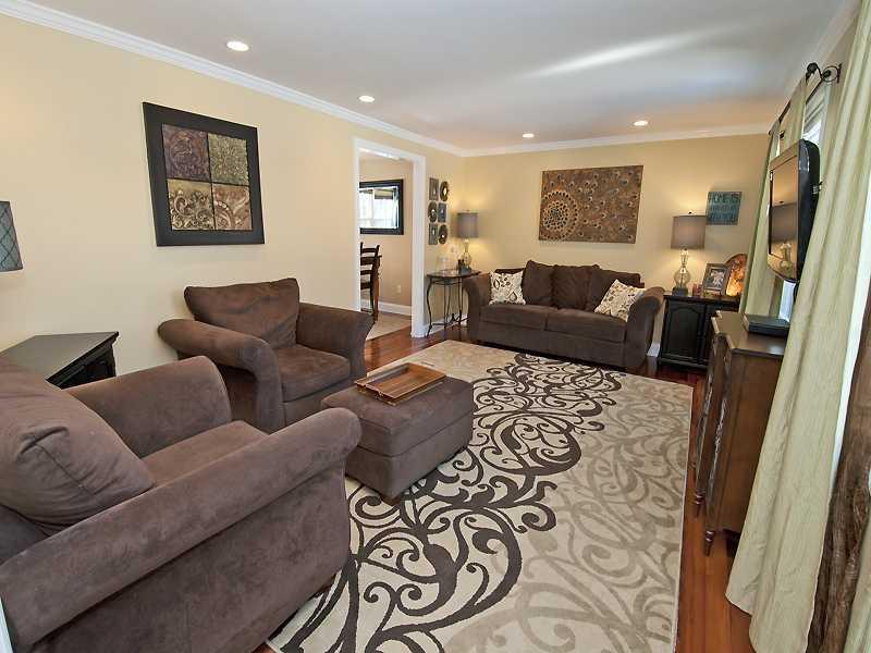 111 Cherrytree Road Carnegie, PA 15106 - Photo 3 of 14 Den/Family/Great Room.