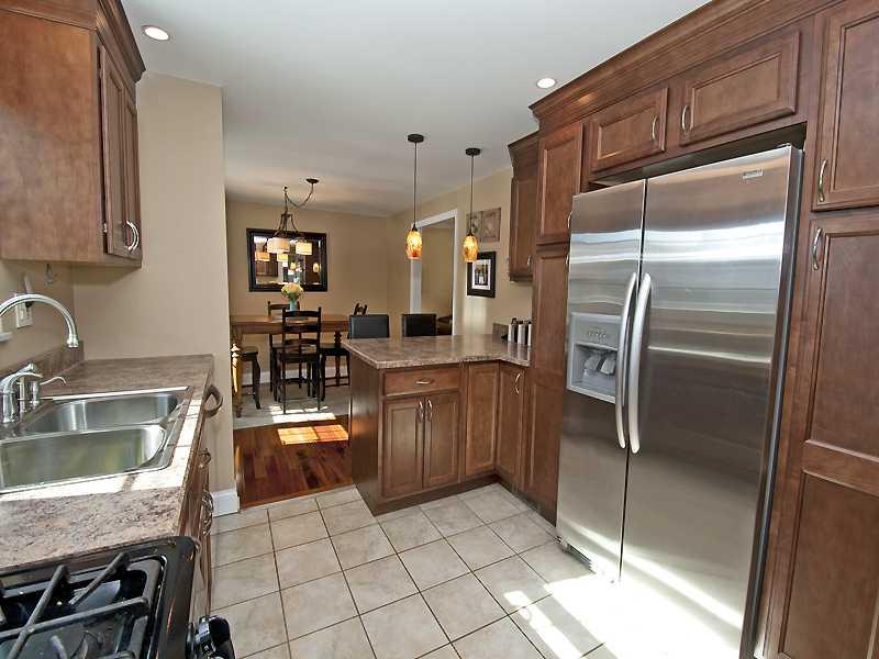 111 Cherrytree Road Carnegie, PA 15106 - Photo 6 of 14 Kitchen.