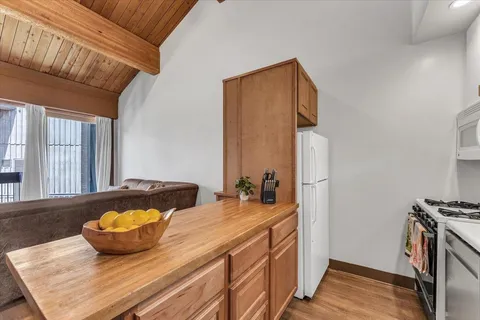 $569,000 | 2000 North Village Drive, Unit 318, Truckee, CA 96161