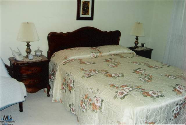29270 Hoover Road Warren, MI 48093 - Photo 5 of 6 31118132-4.JPG