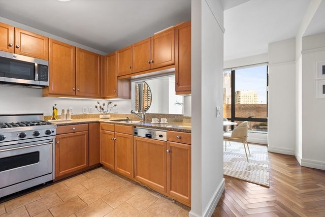 $1,570,000 | 1 Avery Street, Unit 19C, Boston, MA 02111