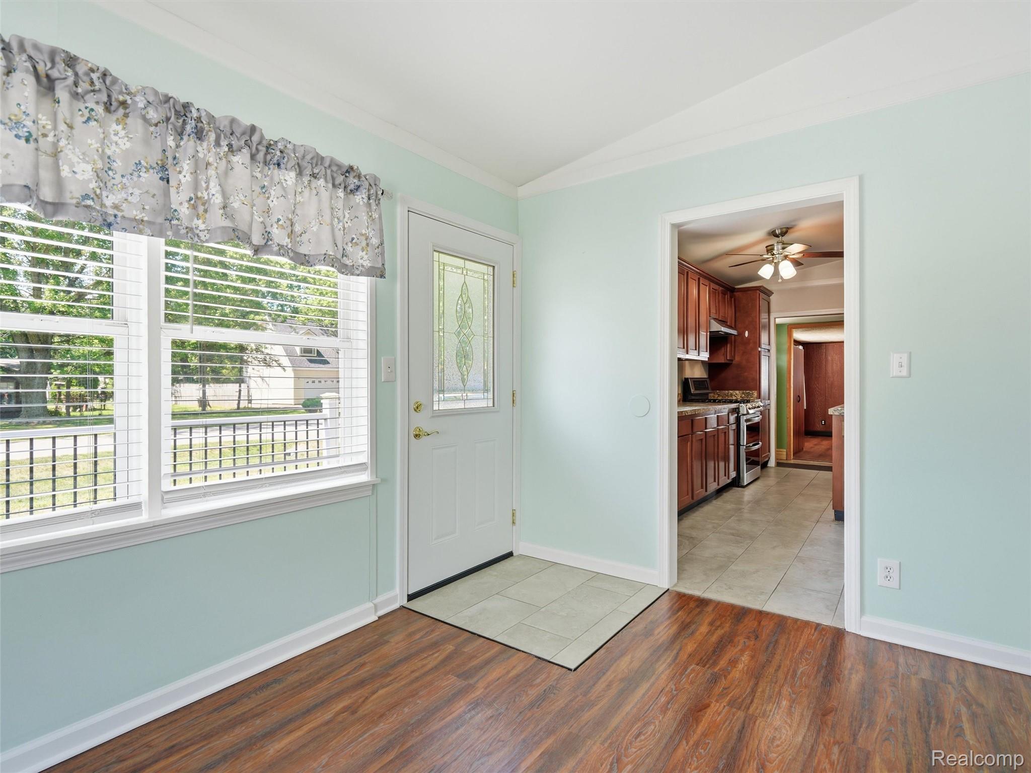 6271 Stephen Brighton, MI 48116 - Photo 8 of 28 37-DSC02267.jpg