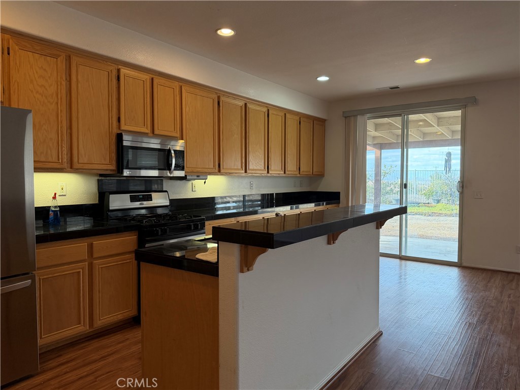 24972 Butterchurn Road Wildomar, CA 92595 - Photo 31 of 45 Big Kitchen with Island and view to Backyard