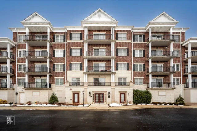 $274,993 | 434 Mcdaniels Circle, Unit 401, Clarendon Hills, IL 60514