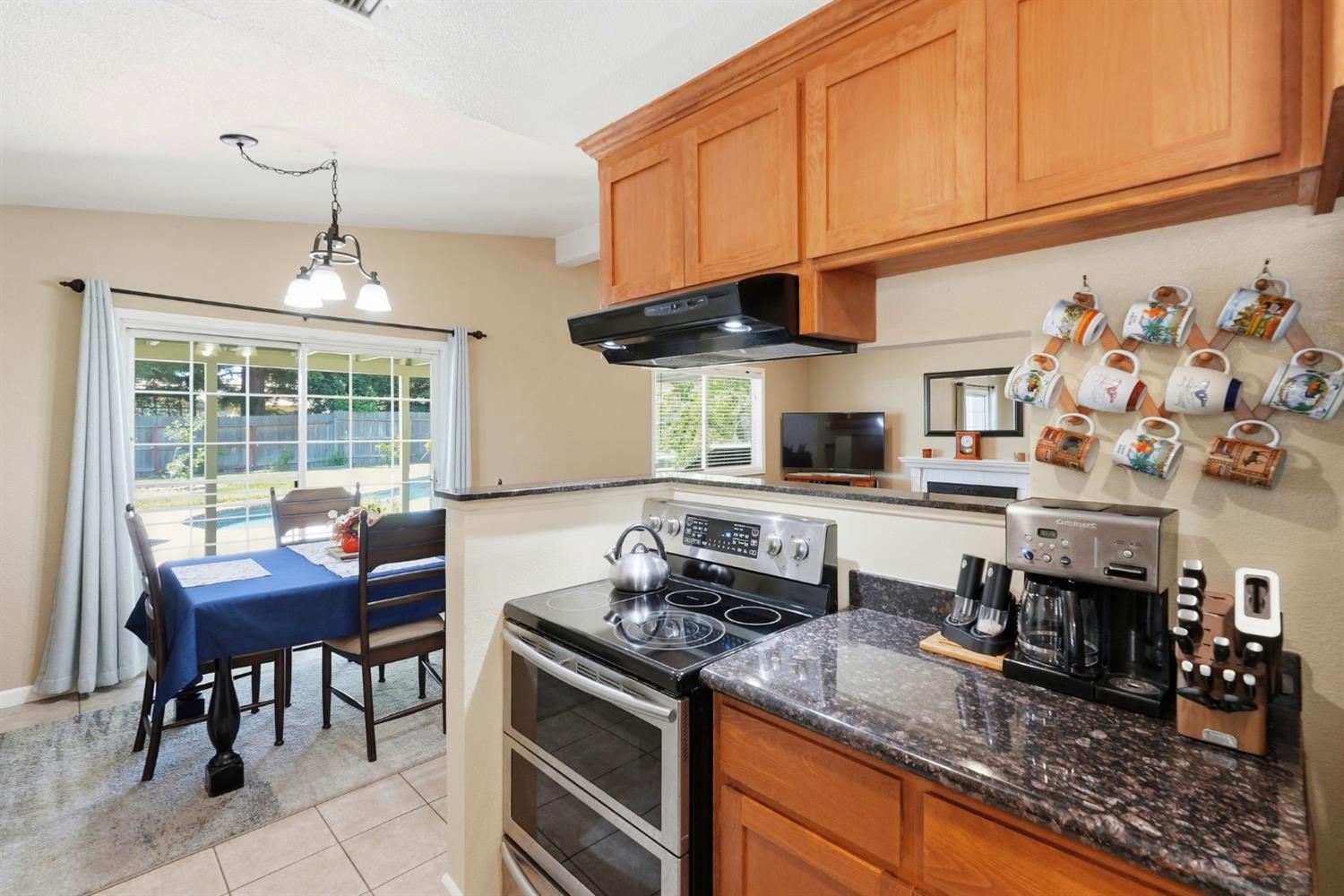 3701 Chamberlain Way Carmichael, CA 95608 - Photo 5 of 28