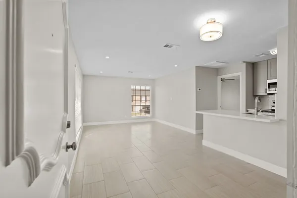$1,200 | 2201 Fountain View Drive, Unit 4, Houston, TX 77057