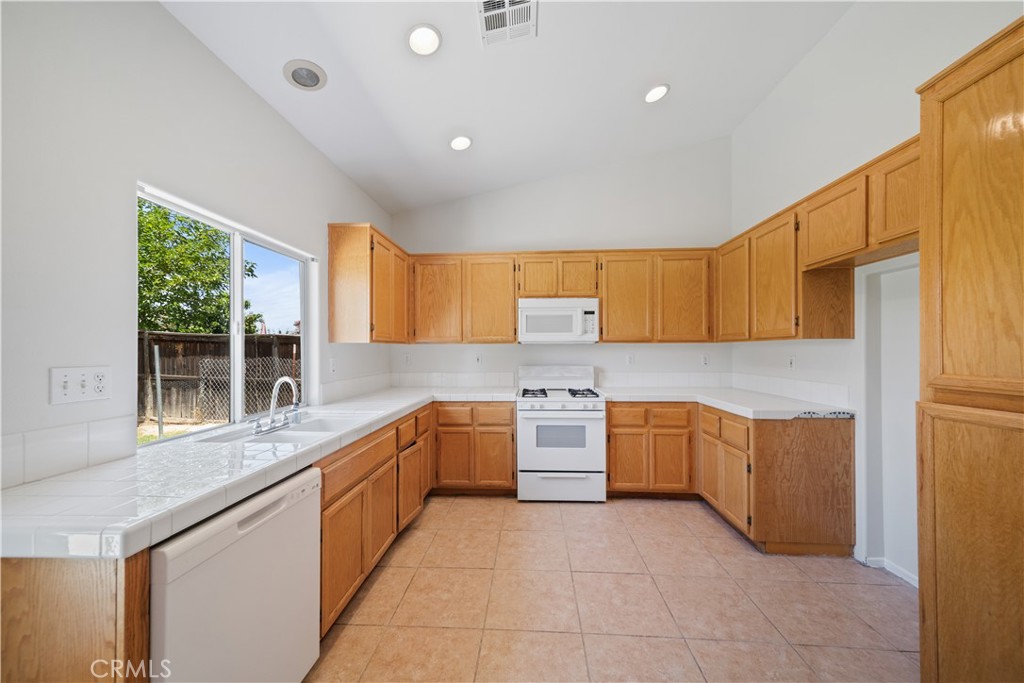 26577 Trumble Road Menifee, CA 92585 - Photo 11 of 42