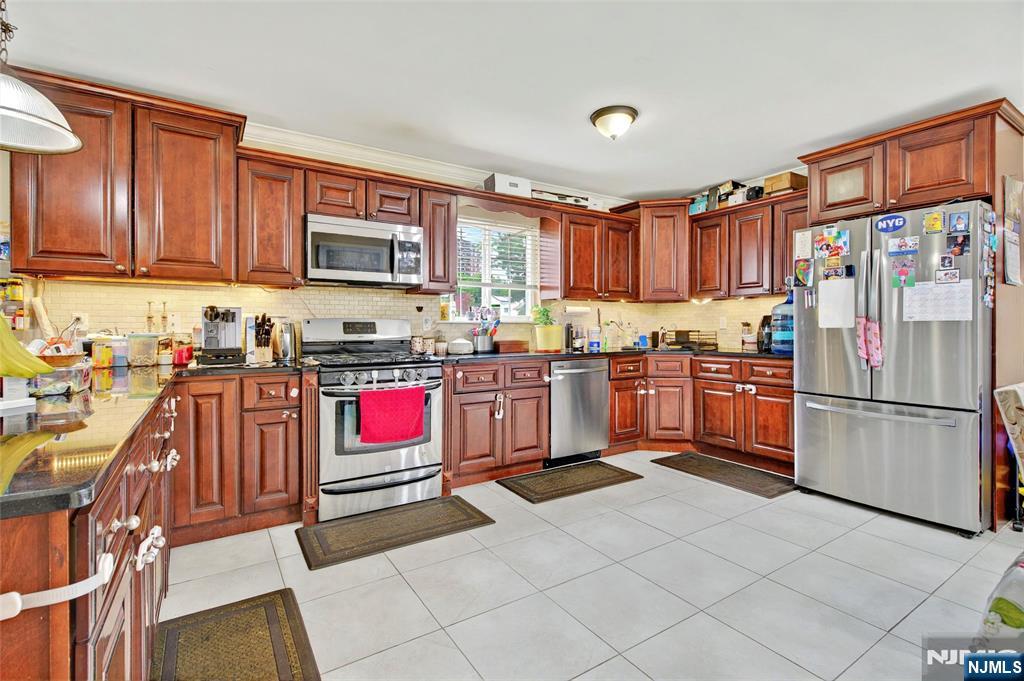 286 James Street Hackensack, NJ 07601 - Photo 15 of 50