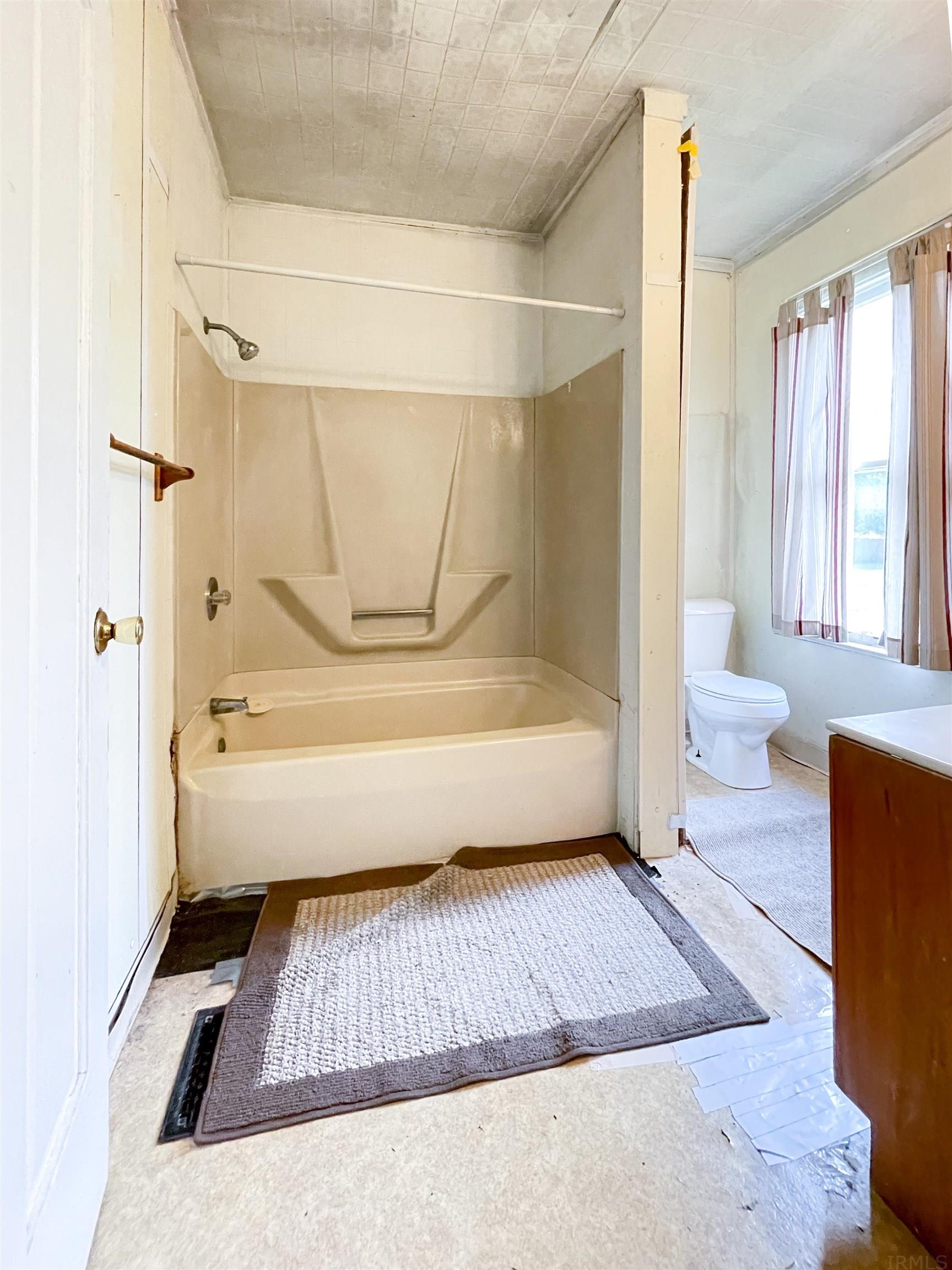 306 Spring Street Fremont, IN 46737 - Photo 5 of 10 Gallery Image 5