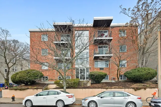 $2,000 | 39 Englewood Avenue, Unit 17, Boston, MA 02135
