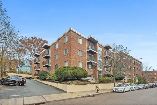 $2,000 | 39 Englewood Avenue, Unit 17, Boston, MA 02135
