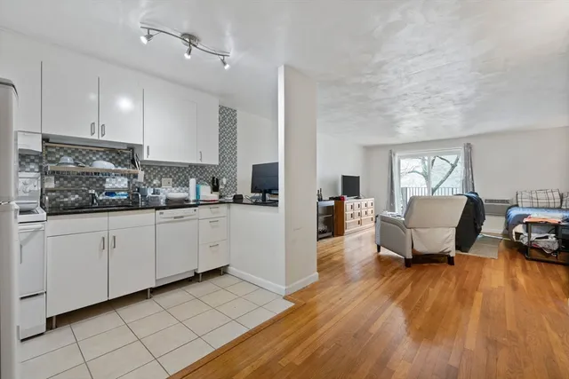 $2,000 | 39 Englewood Avenue, Unit 17, Boston, MA 02135